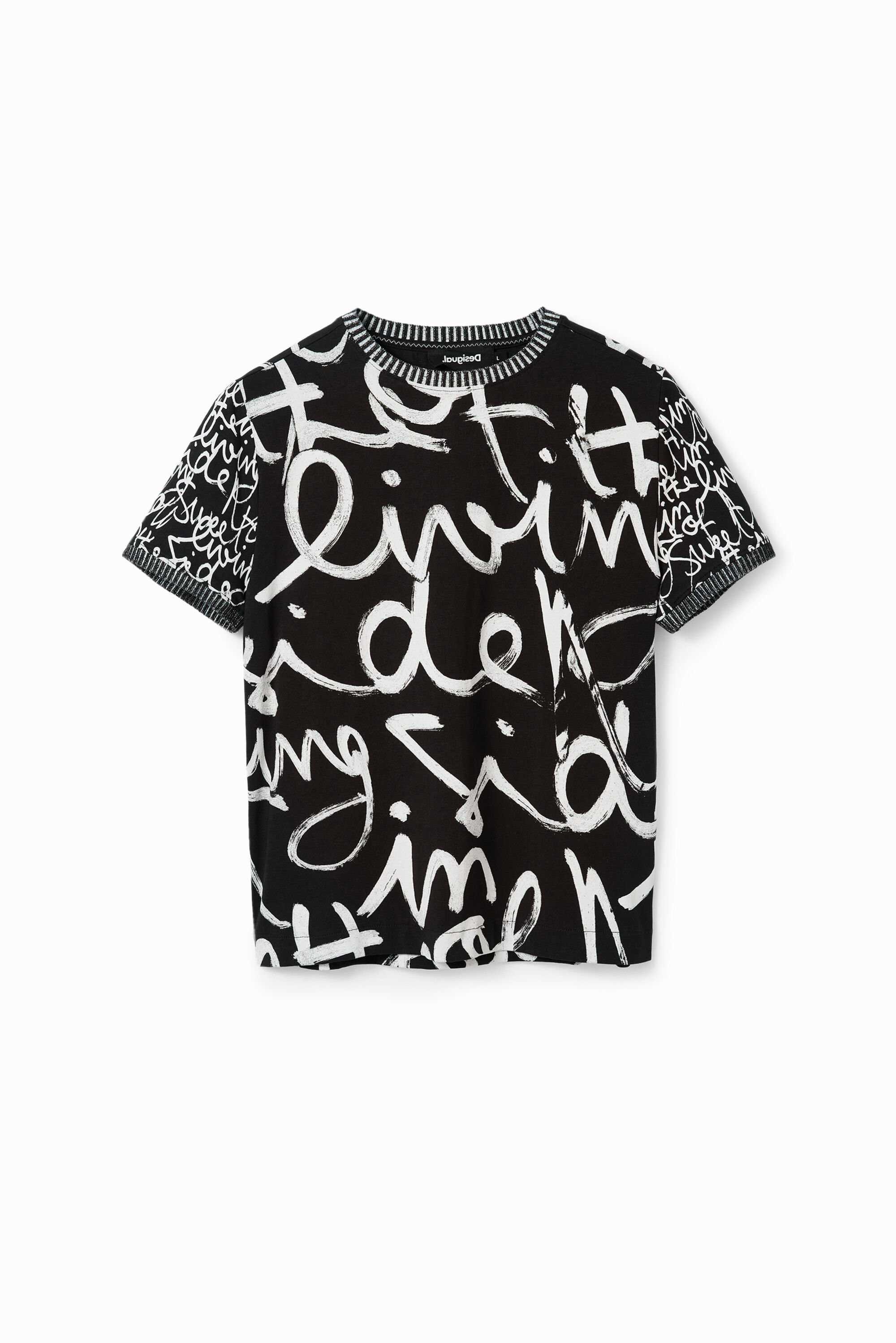 Camiseta Desigual para hombre con mensajes y contraste Camiseta Desigual para hombre con mensajes y contraste