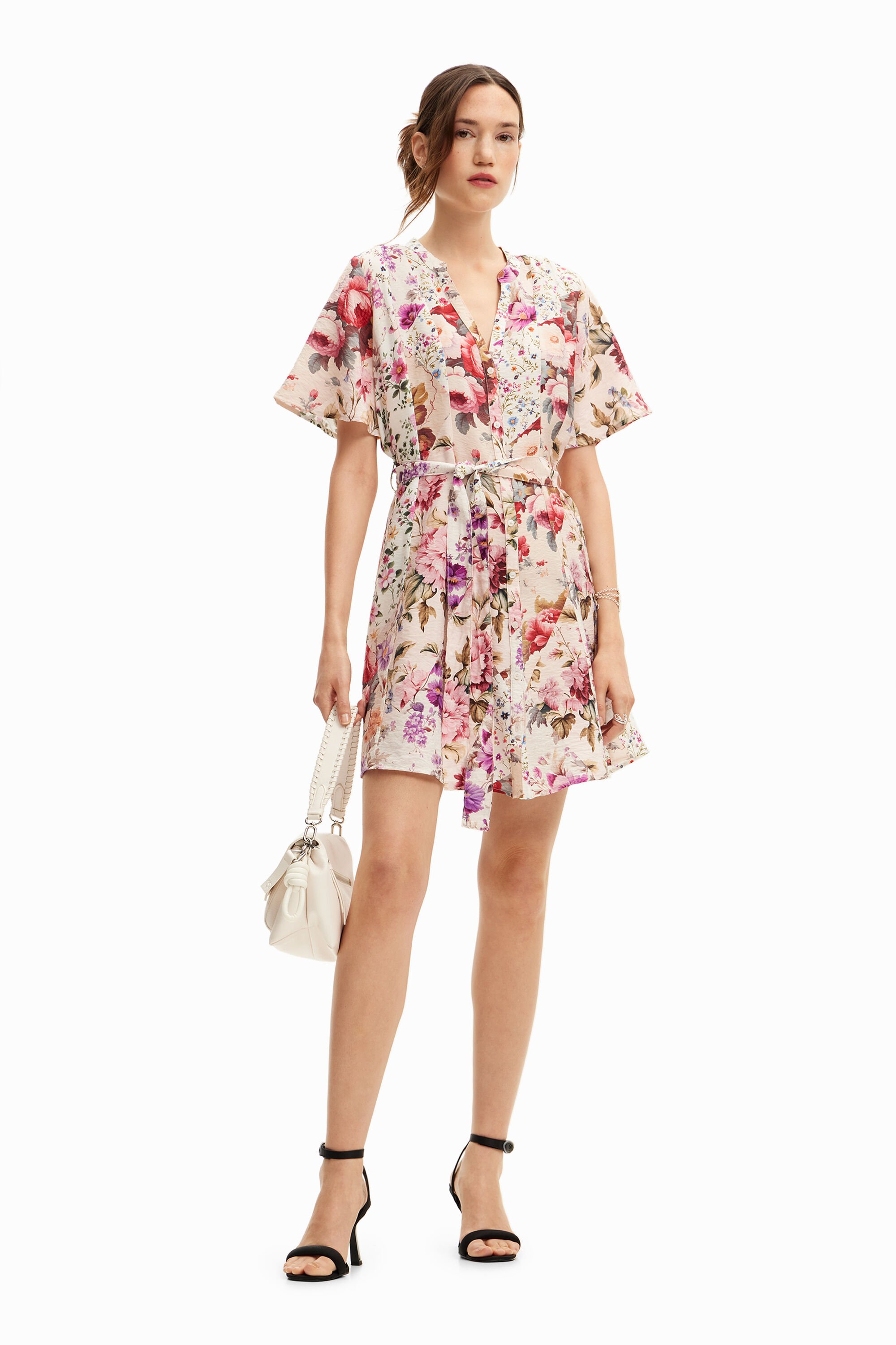 Vestido Corto Desigual con Flores