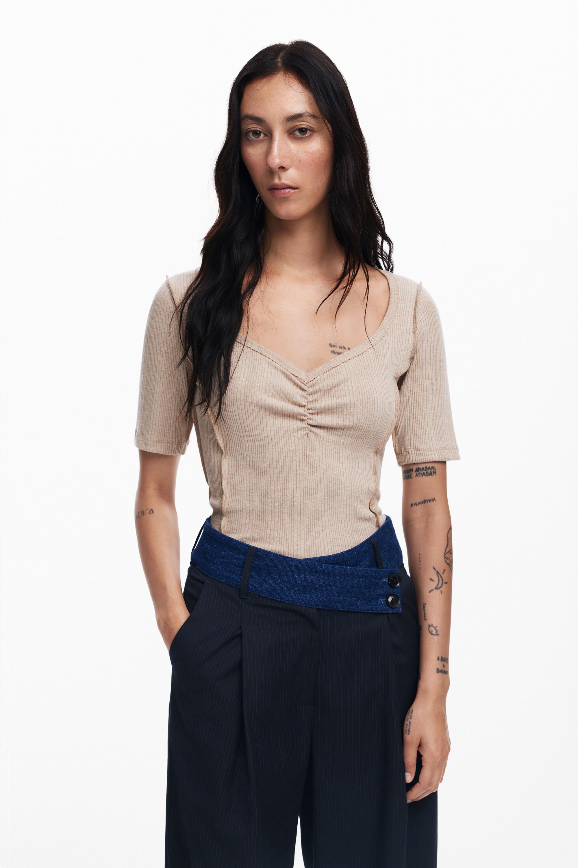 Camiseta escote fruncido mujer Desigual