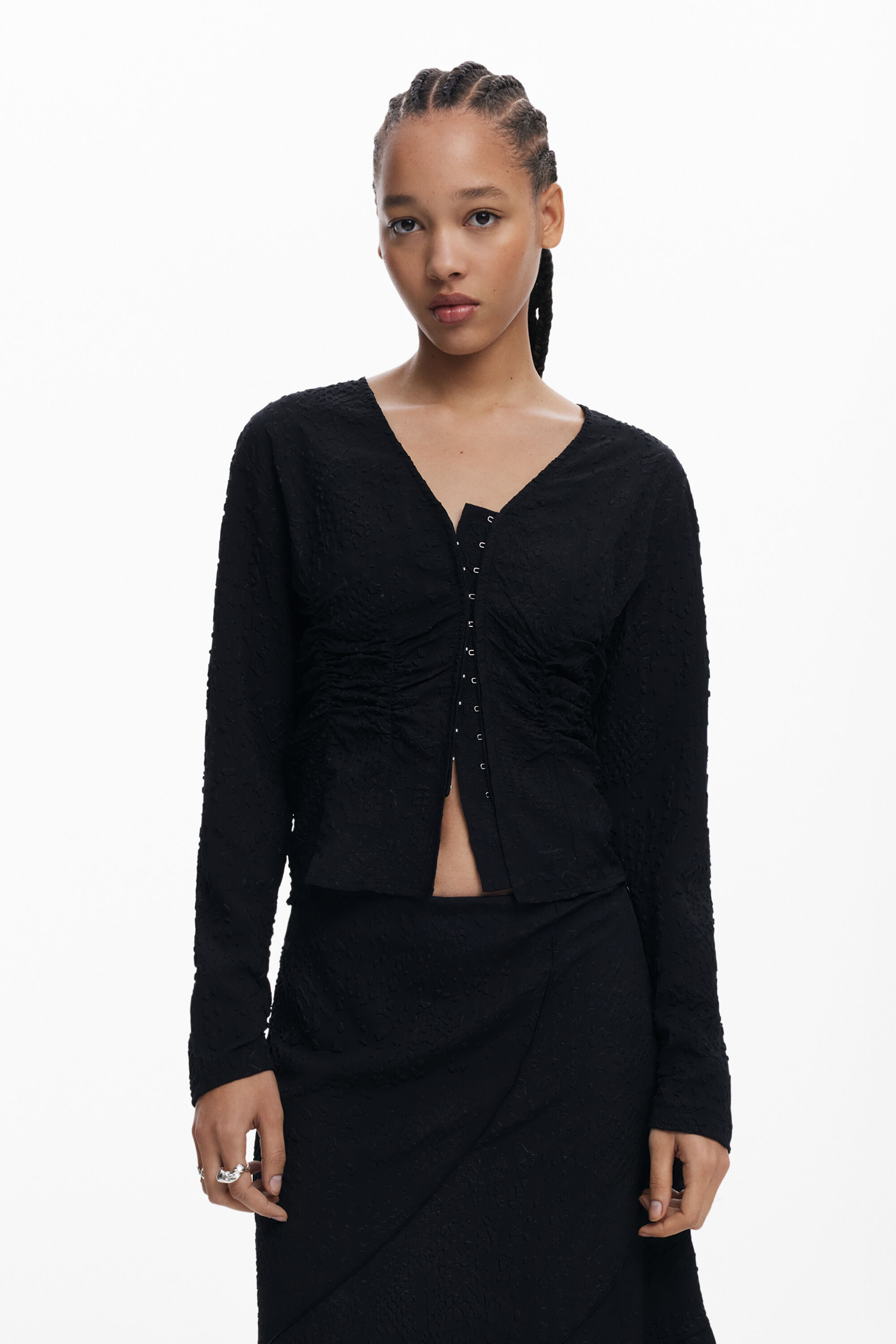 Blusa de encaje con cuello en V para mujer Desigual
