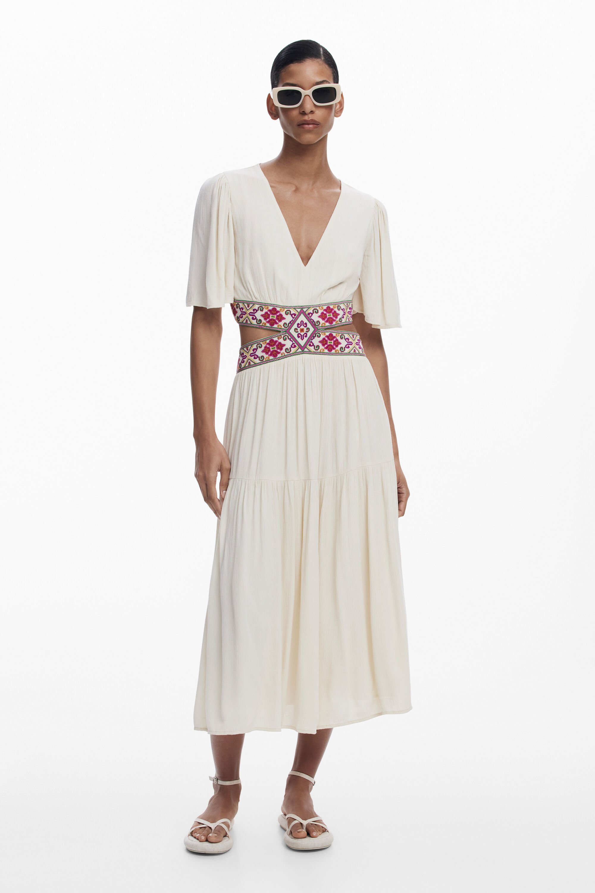 Vestido Desigual con bordados y corte cut-out para mujer Vestido Desigual con bordados y corte cut-out para mujer
