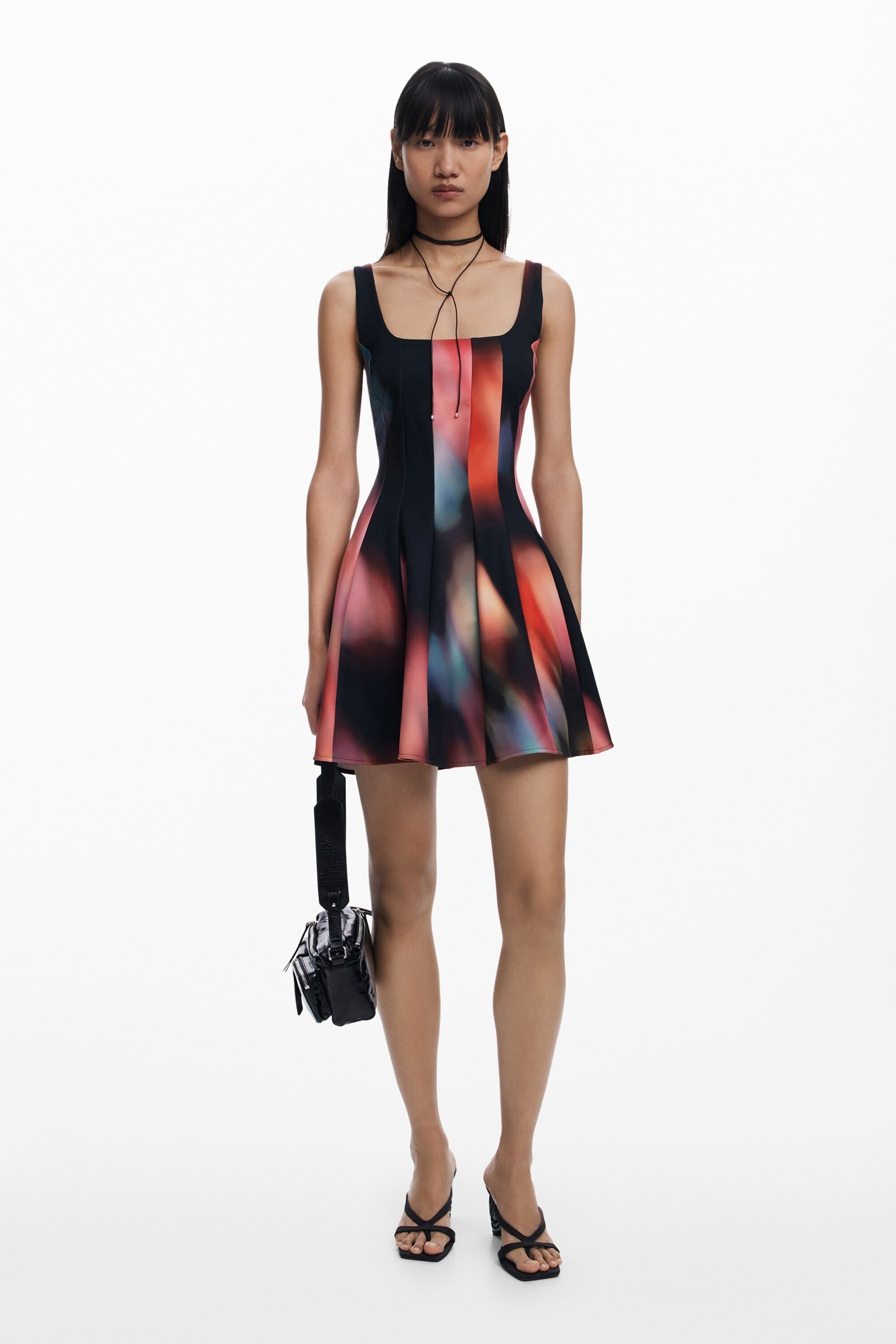 Vestido Corto Desigual