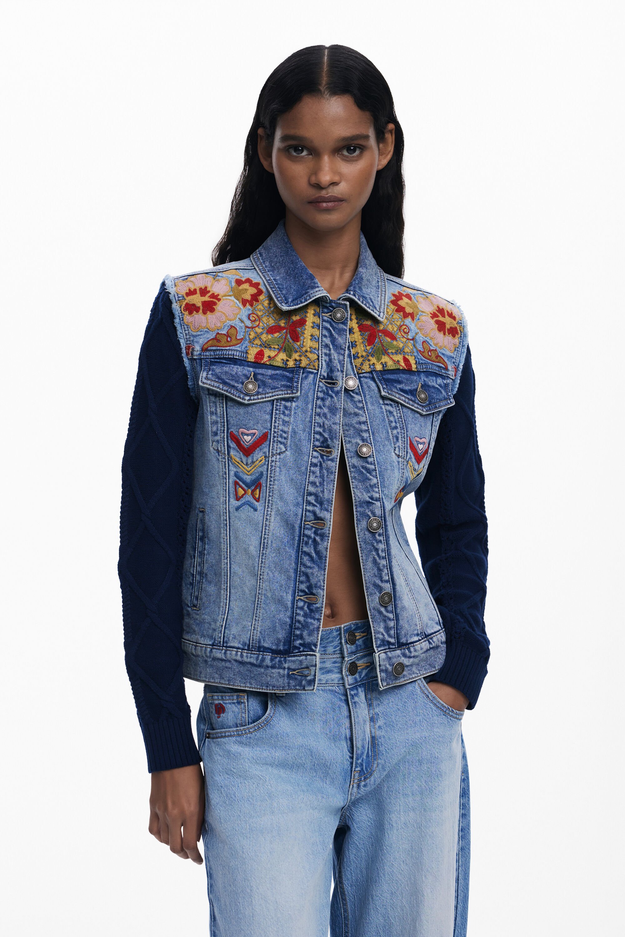 Chaqueta Trucker Desigual con Bordados