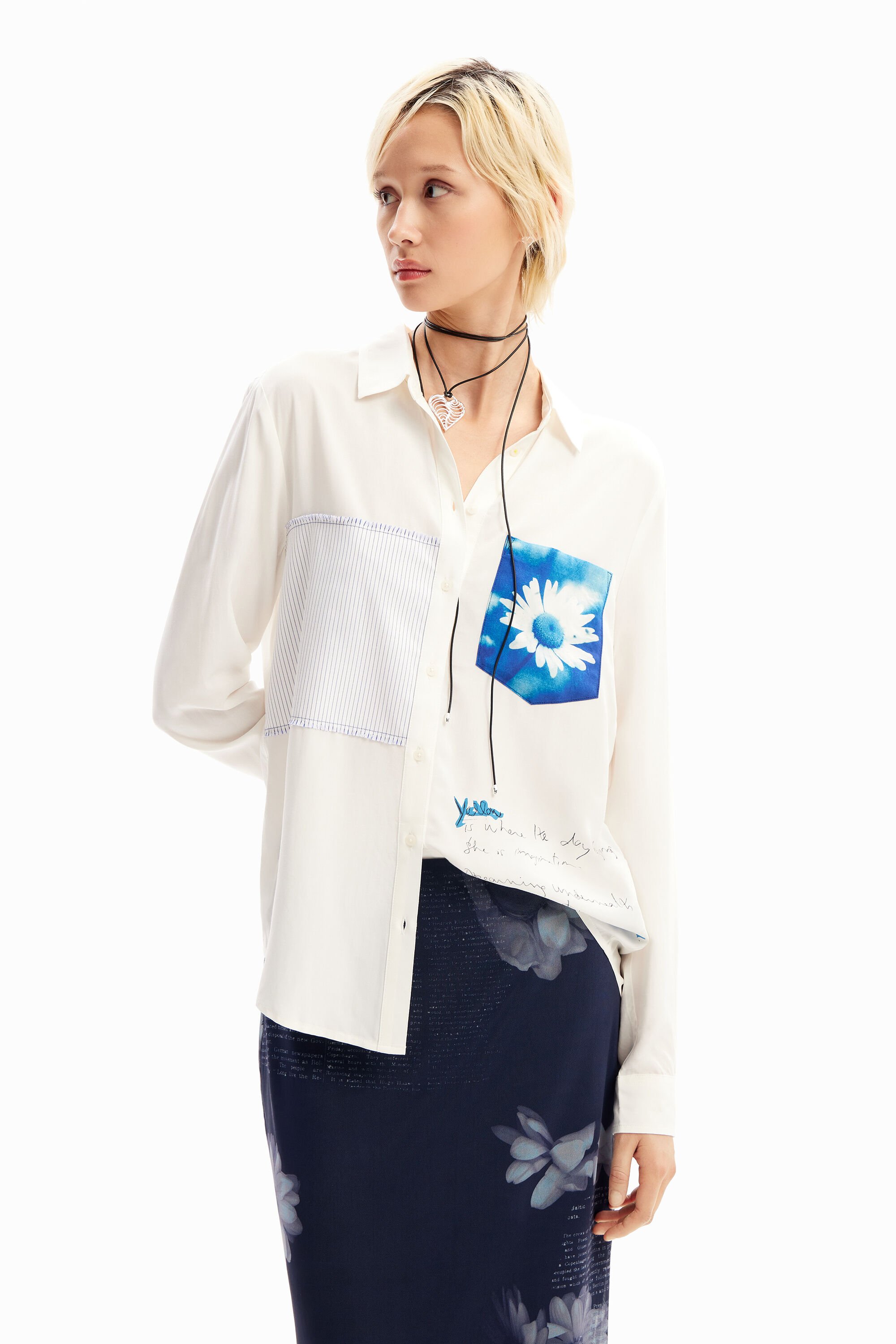 Camisa Desigual con Parche y Bolsillo Margarita