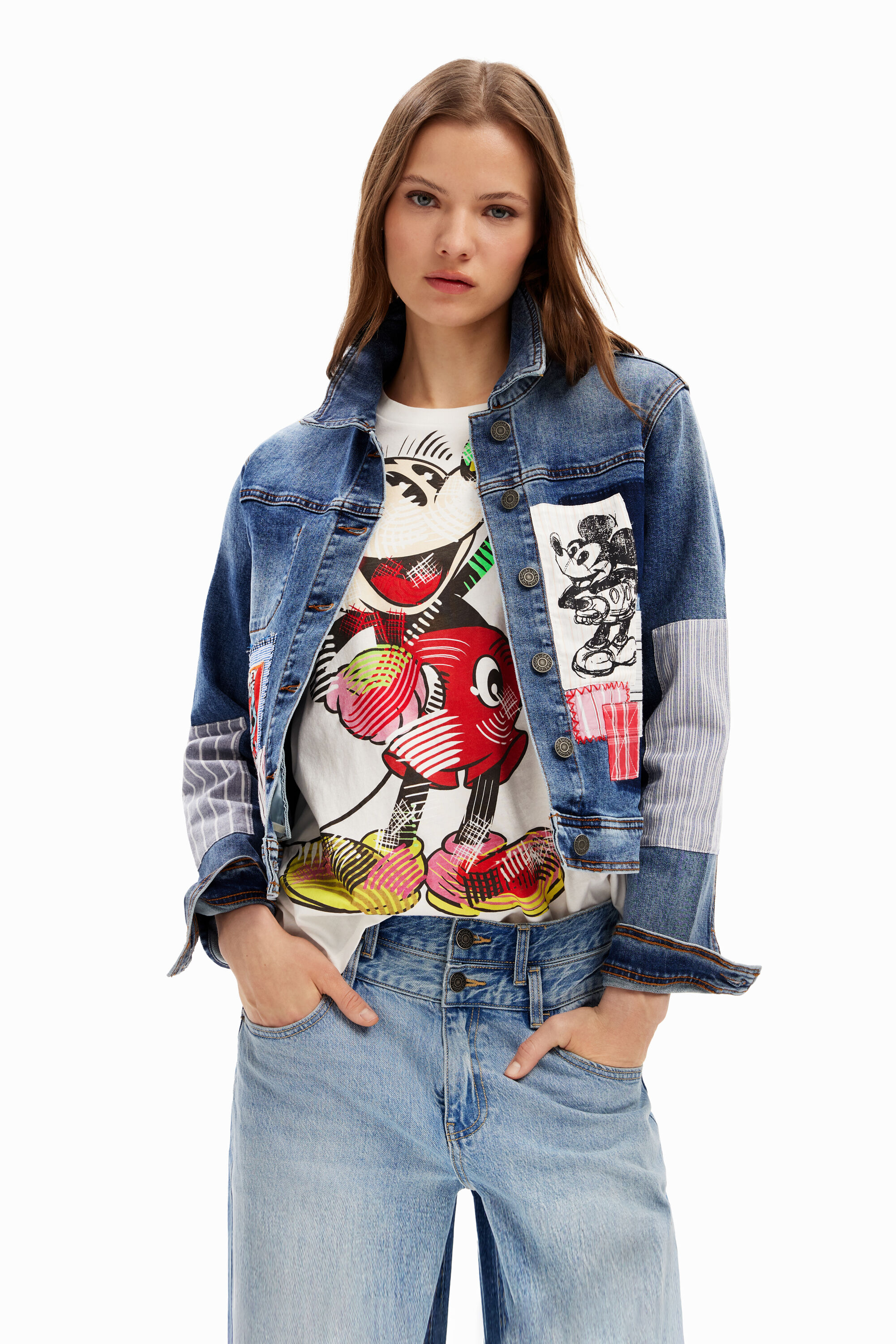 Chaqueta vaquera Desigual con parches de Mickey Mouse