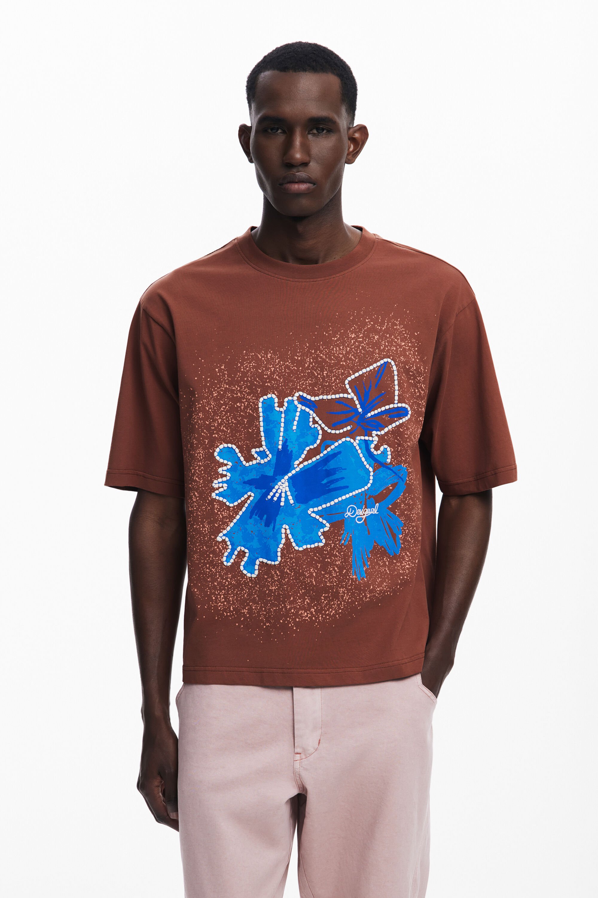 Camiseta manga corta patch flor hombre