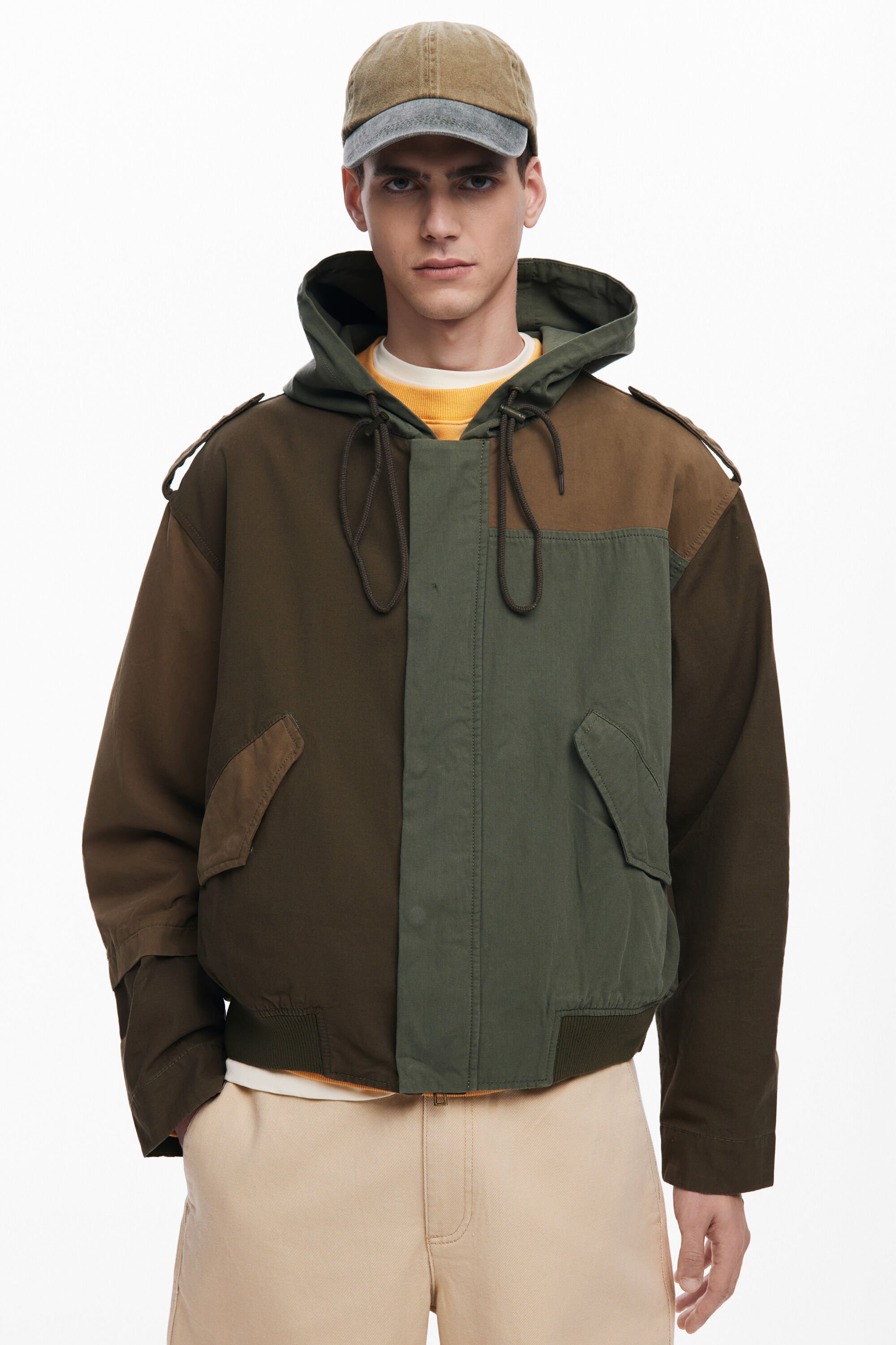 Desigual Chaqueta con Capucha y Parches para Hombre