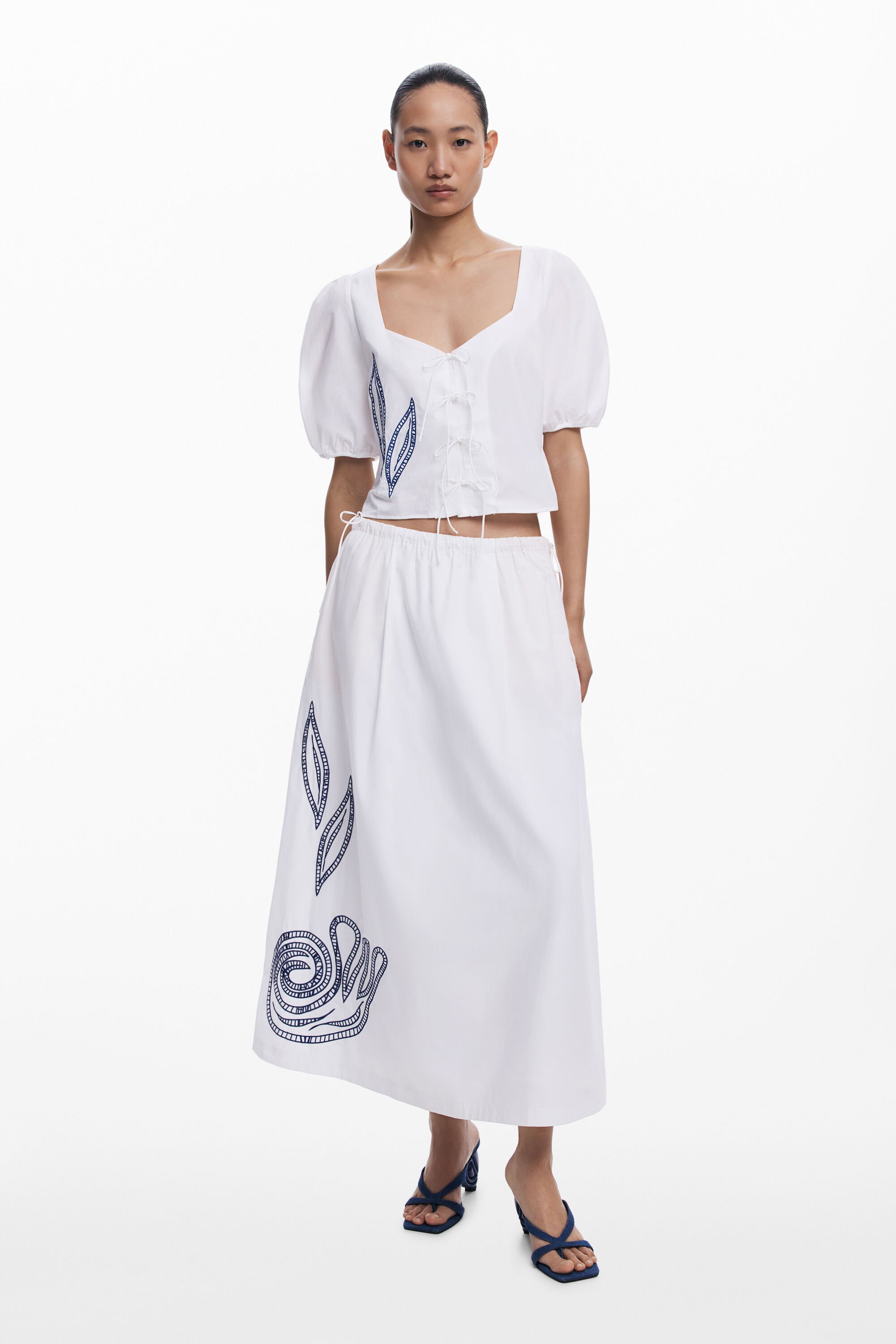 Falda Midi Bordada Desigual